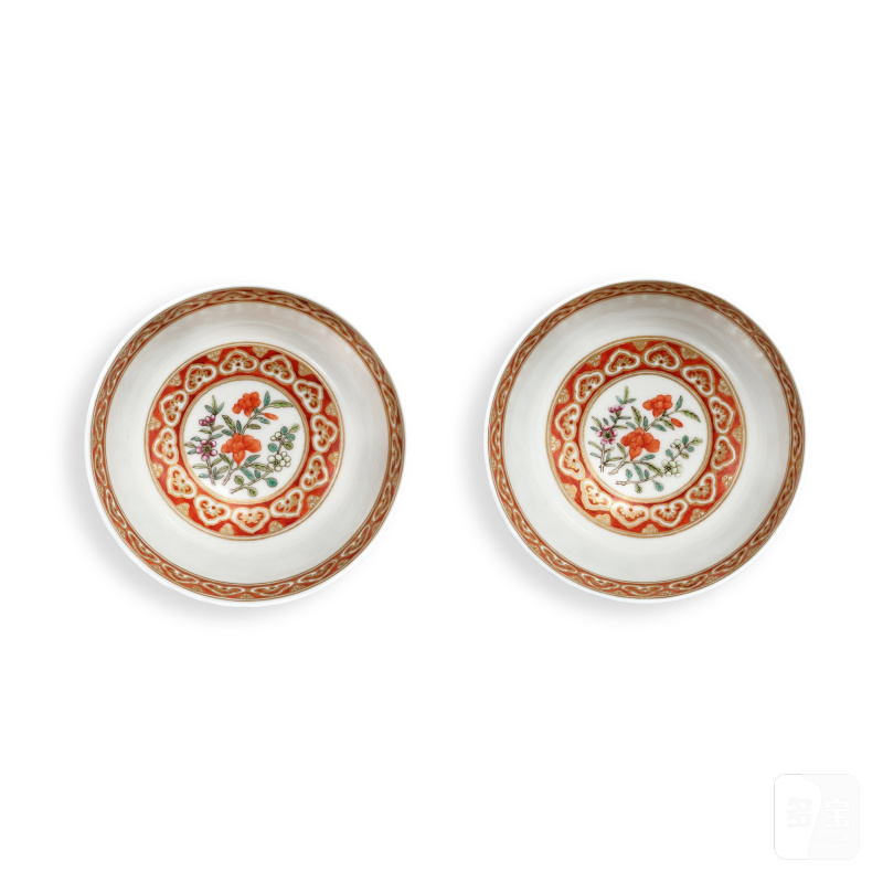 A pair of iron-red and gilt-decorated famille-rose 'bajixiang' bowls, Baoshantang hall marks, Qing dynasty, Daoguang period | 清道光 礬紅描金粉彩八吉祥紋盌一對 《寶善堂製》款 - 图2